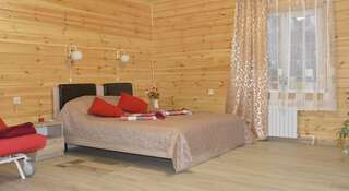 Гостиница Guest house Pine Forest Геленджик Двухместный номер с 1 кроватью или 2 отдельными кроватями + дополнительной кроватью-9